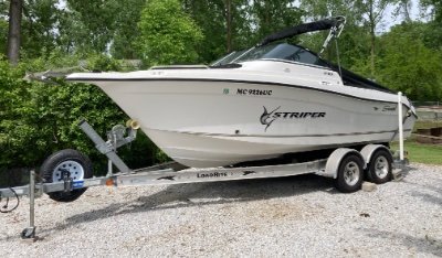 2005 Seaswirl Striper 2101DC 22 ft