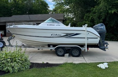 2004 Cobia 215 DC 22 ft