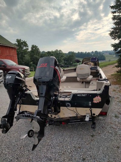 2000 Crestliner Fish Hawk 1750 18 ft | Walleye, Bass, Trout, Salmon Fishing Boat